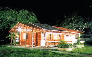 Casa Solar Eficiente à Noite